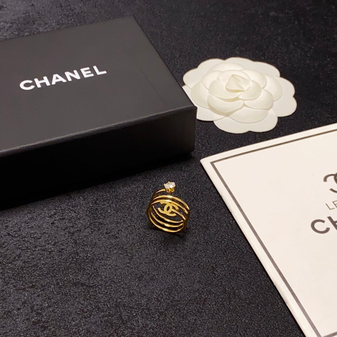 18K Chanel Vintage Pearl Ring